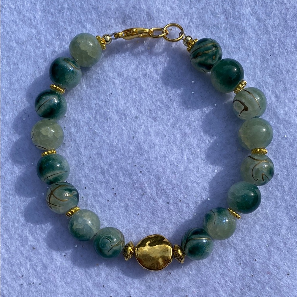 Handmade Elegant Green and Gold Agate Bracelet